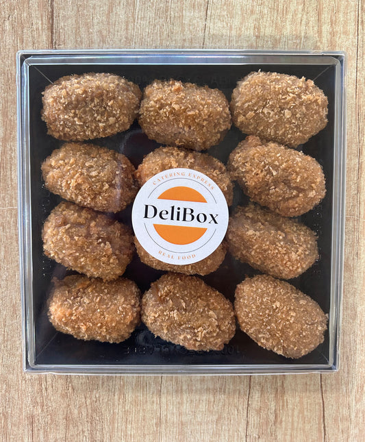 Croquetas artesanas para catering salado en Benidorm – bandeja Delibox para oficinas y eventos