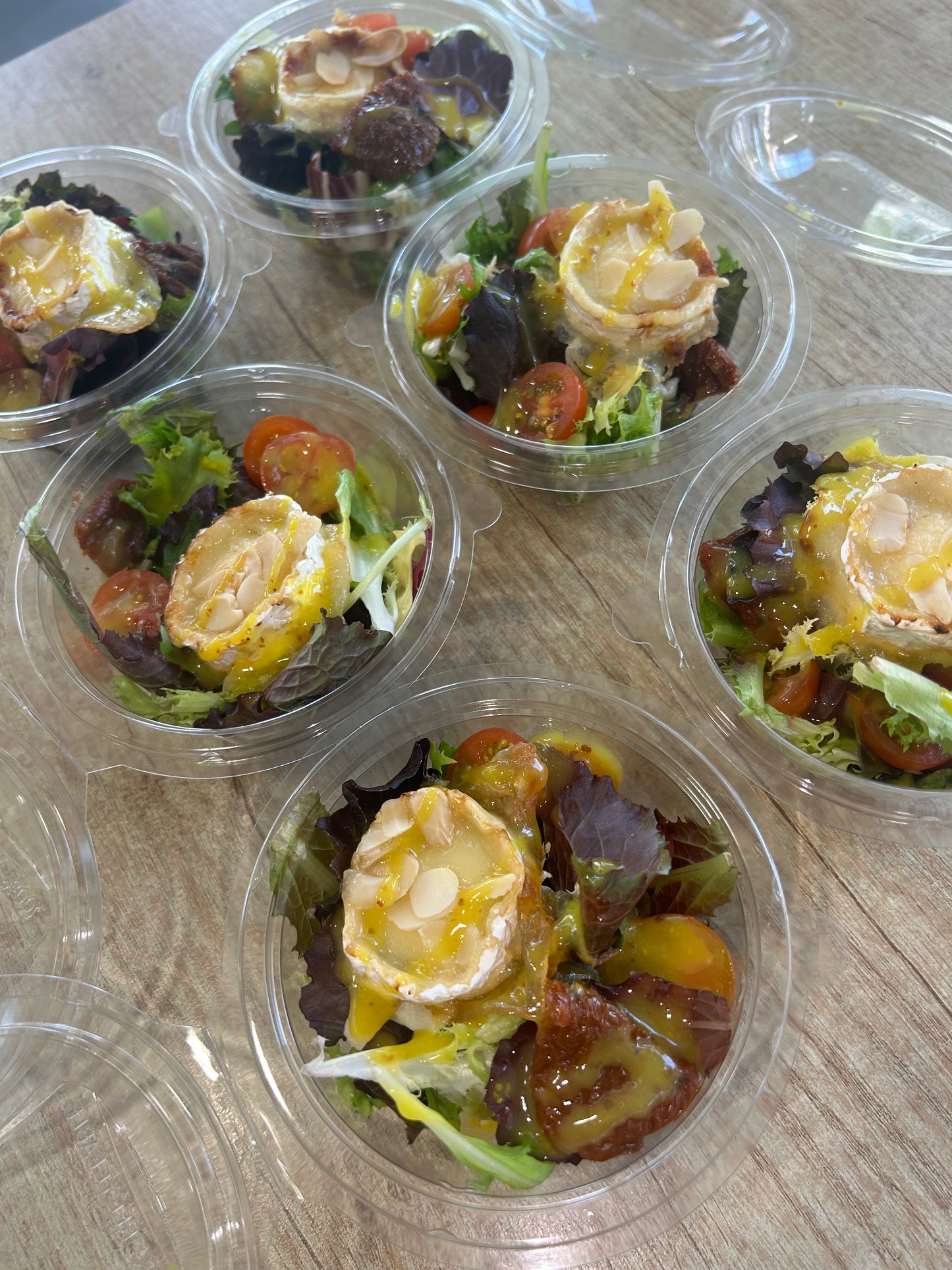 Ensalada de Queso de Cabra con Vinagreta de Mostaza y Miel (6 uds)